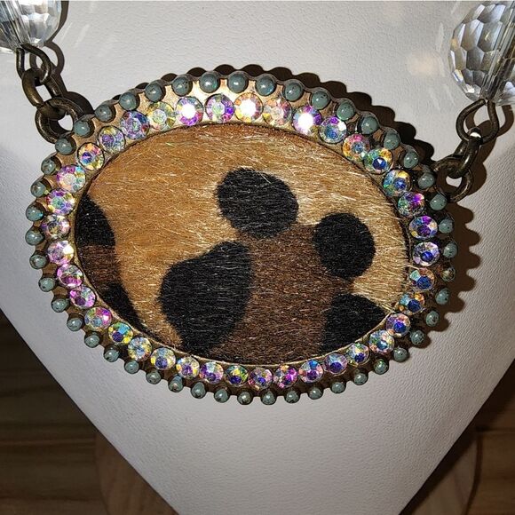 Plunder Elegant Animal Leopard Print Necklace with Crystal Accents 19"+3" Ext - Picture 16 of 16